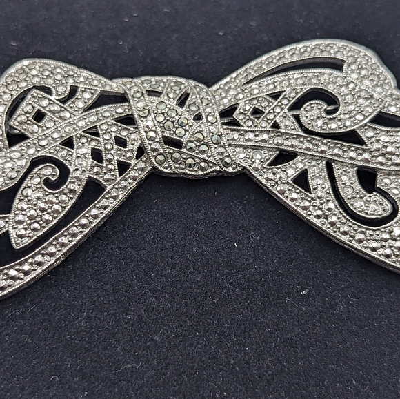 Silver Toned Vintage Large Marcasite Bow Brooch - J-011 - Picture 4 of 4